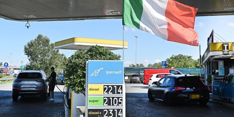 Accise scontate fino al 22 settembre, il Governo studia il piano per gli aiuti mirati