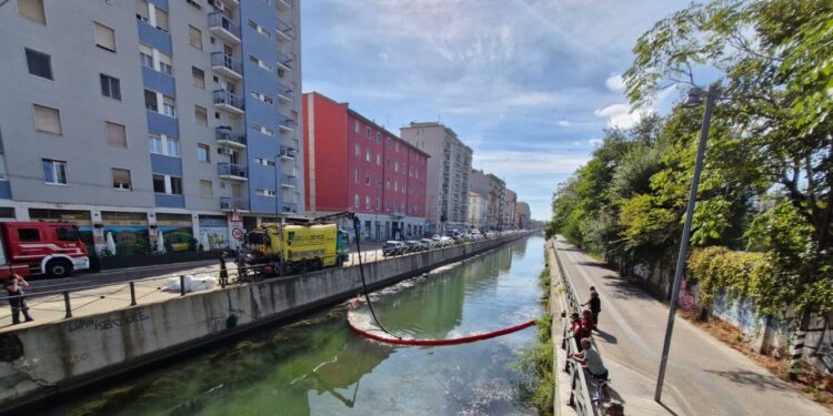 Dopo lo sversamento aspirate nel Naviglio 500 tonnellate di idrocarburi