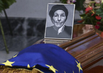 Riaperta la camera ardente per Emma Bonino in Campidoglio, il cdm delibera le esequie di Stato in diretta tv