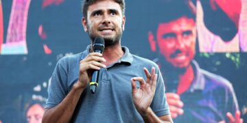 Di Battista, l’aggiornamento: “E’ in terapia intensiva prima del rientro in Italia”