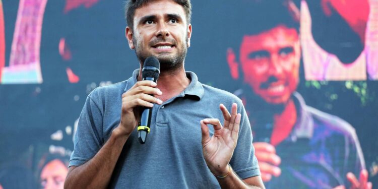 Di Battista, l’aggiornamento: “E’ in terapia intensiva prima del rientro in Italia”
