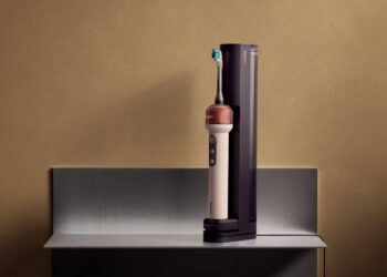 Dyson lancia lo spazzolino con telecamera che sostituisce il filo interdentale