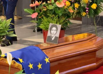 L’addio a Emma Bonino, oggi dalle 10 alle 19 riapre la camera ardente in Campidoglio