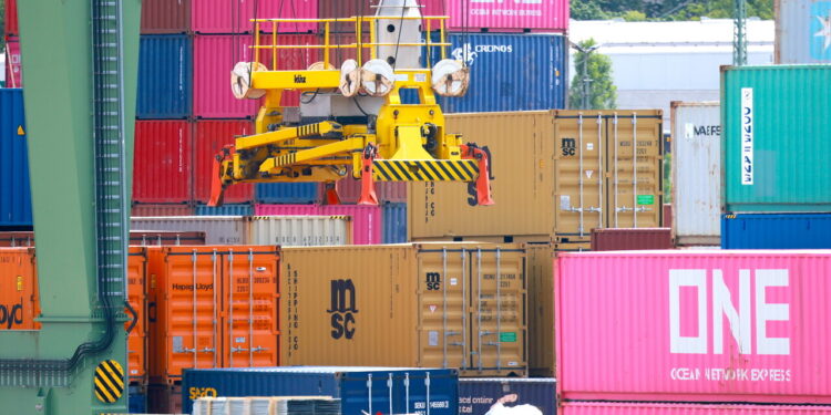 Istat, a luglio export rallenta, +0,3% mese, +4,7% anno