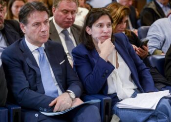 Conte: “M5S non firma programma con armi a Ucraina”. Schlein: “Sostegno a Kiev”
