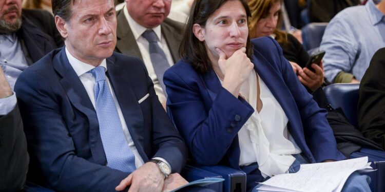 Conte: “M5S non firma programma con armi a Ucraina”. Schlein: “Sostegno a Kiev”