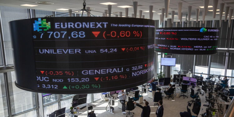 Borsa: l’Europa amplia il calo, Milano -1,3%