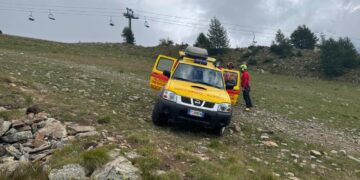 Esce dal rifugio per fare una foto e precipita, morto un 43enne
