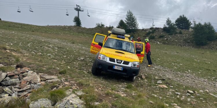 Esce dal rifugio per fare una foto e precipita, morto un 43enne