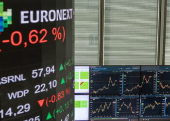 Borsa: Europa poco mossa in attesa della Bce, Milano +0,28%