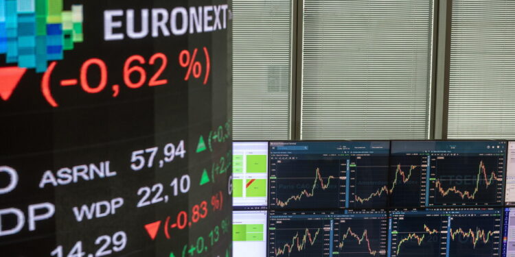 Borsa: Europa poco mossa in attesa della Bce, Milano +0,28%