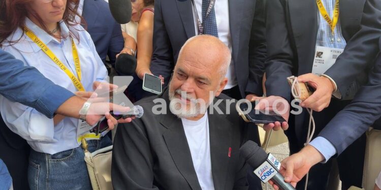 Edi Rama a Cernobbio: “La differenza tra Vannacci e Meloni? Giorgia è brava e bella”