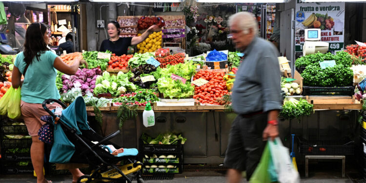 Prezzi, da guerra in Iran impatto fino a 24,6 miliardi sulle famiglie italiane