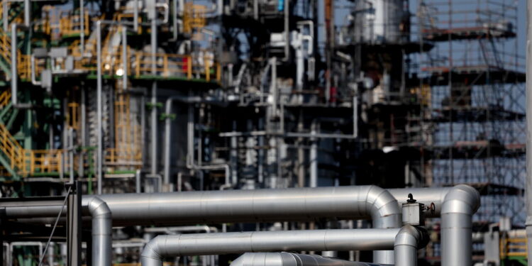 La Iea prevede domanda di petrolio in calo nel mondo per guerra in Iran