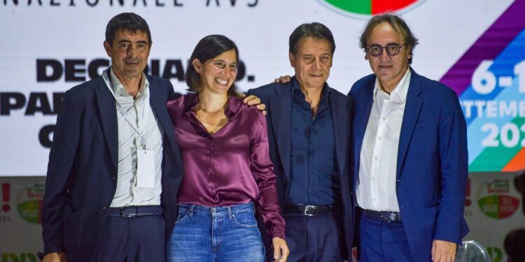 Centrosinistra, prove di unità dei leader sul palco di Avs. Tra dubbi di Conte su Renzi, nodo Kiev e primarie sullo sfondo