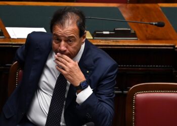 Cedolare secca al 21% per negozi e botteghe, la proposta in Manovra 2027