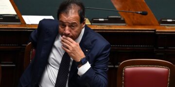 Cedolare secca al 21% per negozi e botteghe, la proposta in Manovra 2027