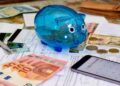 Risparmi, 10mila miliardi fermi sui conti: cosa rischia chi non investe