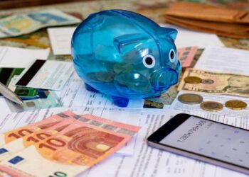 Risparmi, 10mila miliardi fermi sui conti: cosa rischia chi non investe