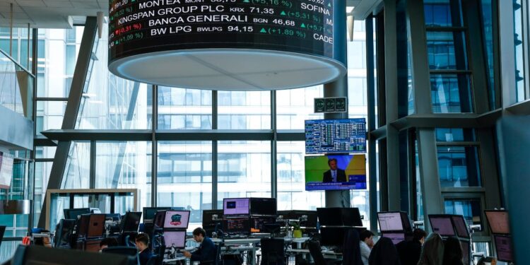 Lo spread tra Btp e Bund sfiora i 90 punti base, rendimenti al 4,37%