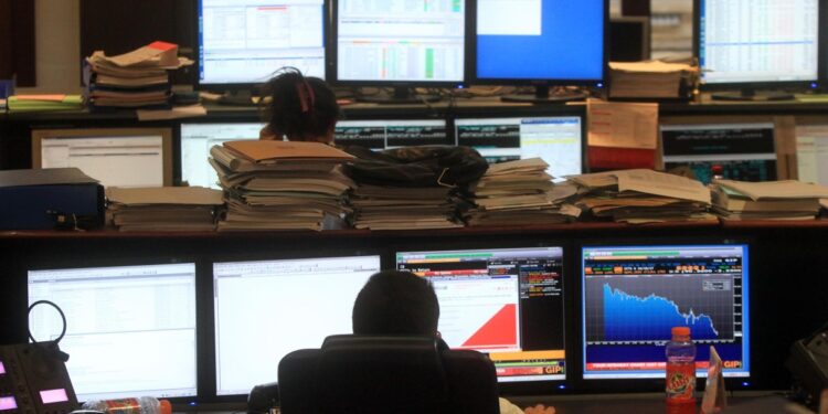 Spread ancora alto a 89 punti base e rendimenti al 4,38%, rimbalzo dopo il calo in chiusura