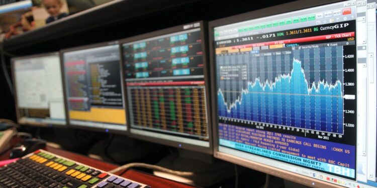Balzo dello spread a 96 punti base, rendimenti al 4,51: cosa sta succedendo
