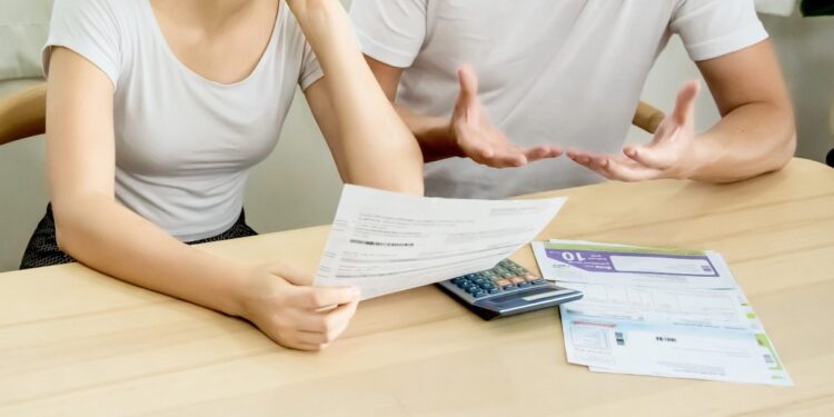 Rincari d’autunno, tra bollette, benzina e scuola +633 euro per le famiglie da settembre