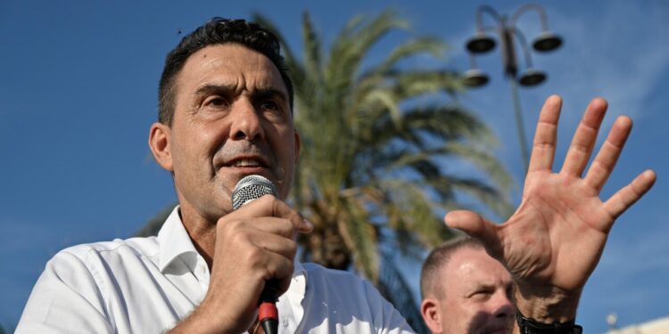 Vannacci: ‘L’Italia è fondata sul lavoro, non sul bivacco’