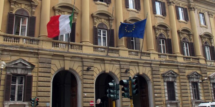 Btp all’asta il 13 ottobre, quali titoli tenere d’occhio: cedole e rendimenti