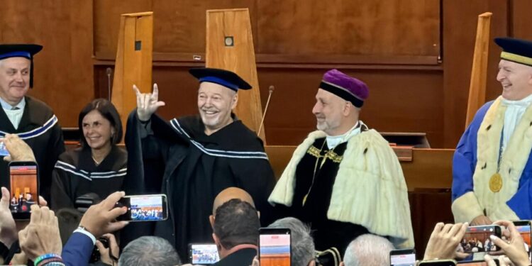 Vasco Rossi, ‘la politica non è solo palazzi, elezioni e programmi’